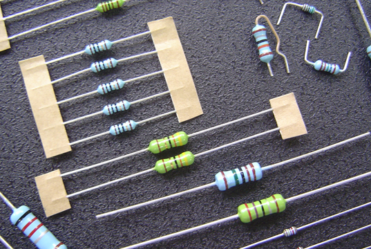 應該選擇何種技術的精密電阻？