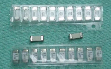 貼片保險絲和燈管保險絲