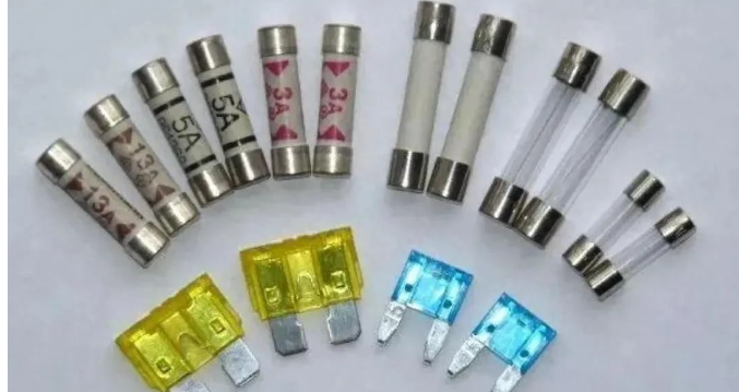 保險絲的功能、材料和特性以及使用注意事項